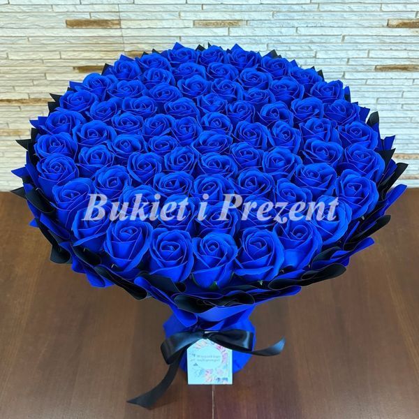 Prezent na 70 Urodziny lub Rocznicę Ślubu, Imeniny, Ślub, Wesele. DUŻY MEGA BUKIET mydlany kwiaty mydlane r&oacute;że 70 szt. Imeniny, Ślub bg007 granatowy i czarny (70 r&oacute;ż / f37) zdjęcie