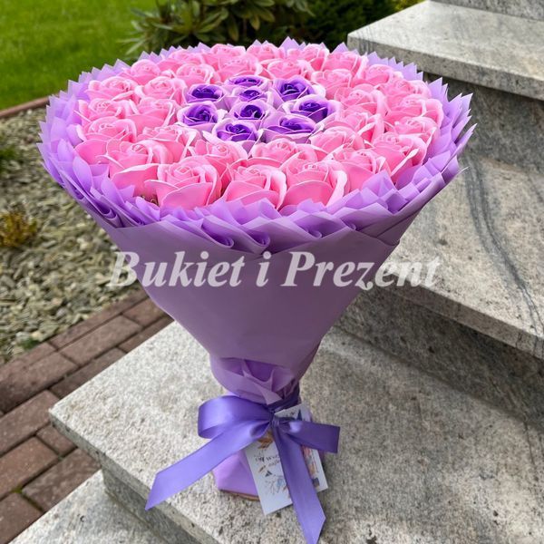 Prezent na 40 Urodziny lub Rocznicę Ślubu, Imeniny, Ślub, Wesele. Bukiet mydlany kwiaty mydlane r&oacute;że 40 szt. bg004 lawendowy zdjęcie