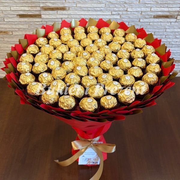 Prezent na 70 Urodziny lub Rocznicę Ślubu, Imeniny, Ślub, Wesele. Słodki Mega Bukiet ze słodyczy Ferrero Rocher (70 sztuk cukierk&oacute;w) bgs047 czerwony i złoty 70szt F33  zdjęcie