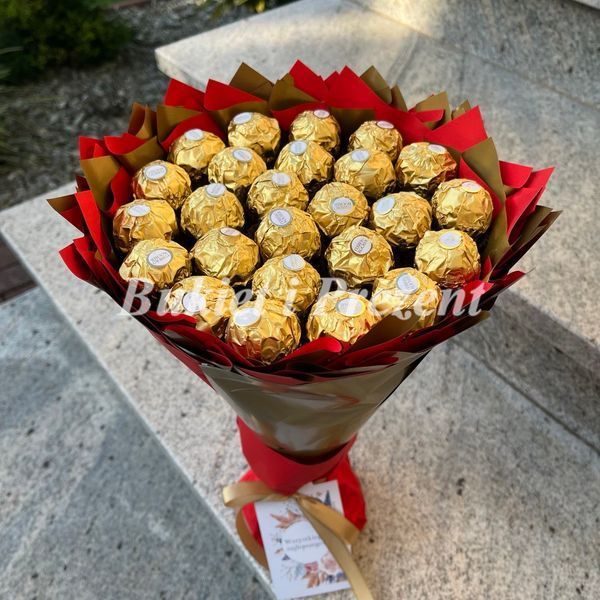 Zestaw prezentowy &ndash; bukiet ze słodyczy Ferrero Rocher 25 szt, czerwono-złoty bgs013 czerwony i złoty zdjęcie