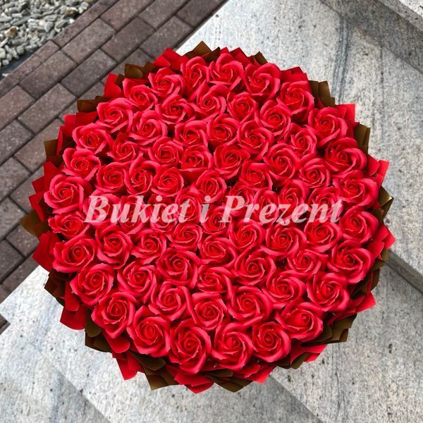 Prezent na 70 Urodziny lub Rocznicę Ślubu, Ślub, Wesele. DUŻY MEGA BUKIET mydlany kwiaty mydlane r&oacute;że 70 szt. Imeniny, Ślub bg007 czerwony i złoty (70 r&oacute;ż / f37) zdjęcie