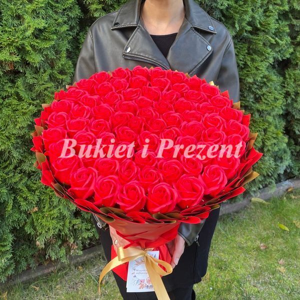 Prezent na 70 Urodziny lub Rocznicę Ślubu, Ślub, Wesele. DUŻY MEGA BUKIET mydlany kwiaty mydlane r&oacute;że 70 szt. Imeniny, Ślub bg007 czerwony i złoty (70 r&oacute;ż / f37) zdjęcie