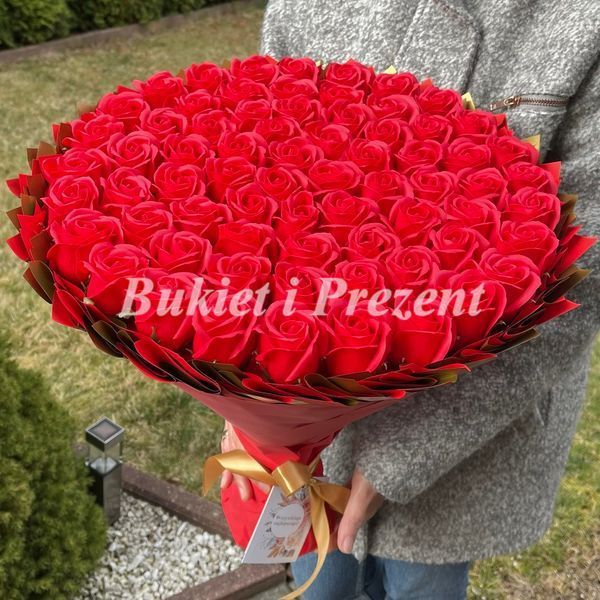 Prezent na 70 Urodziny lub Rocznicę Ślubu, Ślub, Wesele. DUŻY MEGA BUKIET mydlany kwiaty mydlane r&oacute;że 70 szt. Imeniny, Ślub bg007 czerwony i złoty (70 r&oacute;ż / f37) zdjęcie