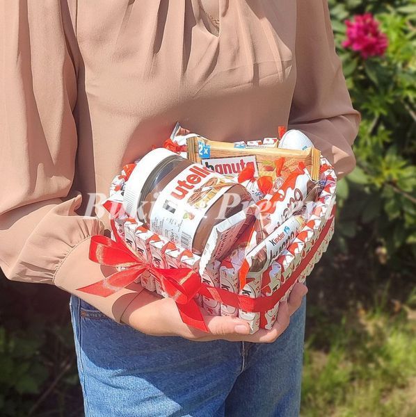 Подарочный набор в форме сердца со сладостями Kinder в форме сердца ss003 фото