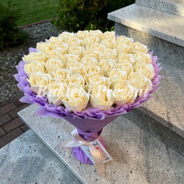 Prezent na 50 Urodziny lub Rocznicę Ślubu, Imeniny, Ślub, Wesele. Bukiet mydlany kwiaty mydlane r&oacute;że 50 szt. Komunia bg005 Kość Słoniowa f33 50szt zdjęcie