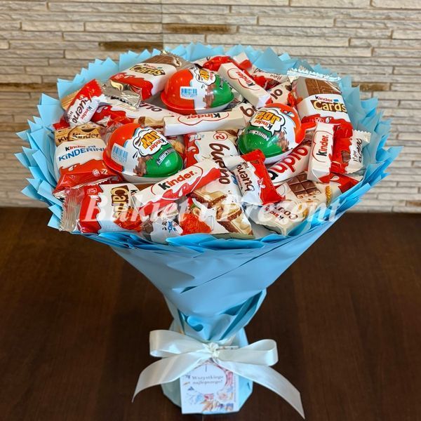 Słodki bukiet niebieski na urodziny ze slodyczy Kinder. Prezent Komunia (średnica 30 cm) bgs019 niebieski zdjęcie