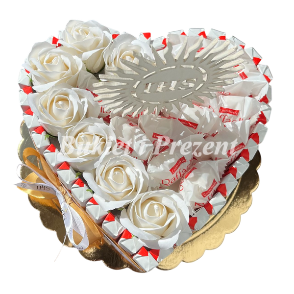 Подарочный набор из сладостей Raffaello 14 шт и Kinder 35 шт и мыльные вечные розы 7 шт, кремовый ss017 kremowe r&oacute;że фото
