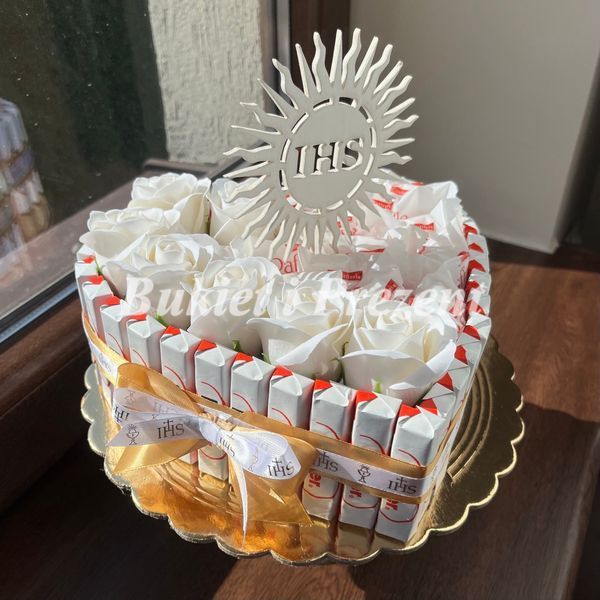 Подарочный набор из сладостей Raffaello 14 шт и Kinder 35 шт и мыльные вечные розы 7 шт, кремовый ss017 kremowe r&oacute;że фото