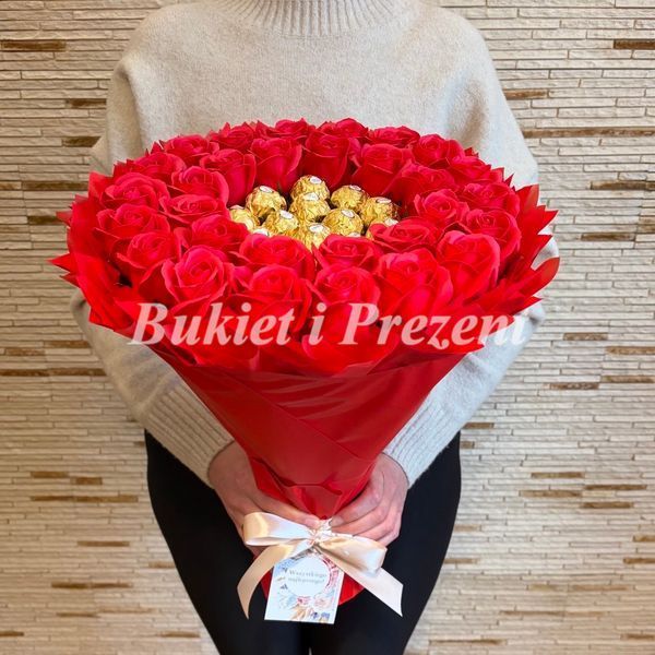 Сладкий букет из Ферреро Роше и роз красных. Подарок на 30-ти летие, юбилей, свадьбу, годовщину свадьбы bgs035 czerwony 10 фото