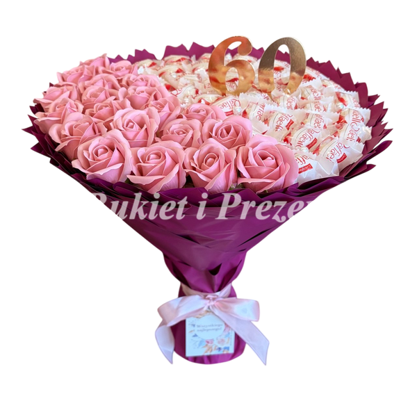 Prezent na 60 40 Urodziny lub Rocznicę Ślubu, Imeniny, Ślub, Wesele. Słodki bukiet ze słodyczy Raffaello (40 szt) i r&oacute;ż mydlanych (20 szt) bgs030 R&oacute;ża Puder-Dark Pink sliwka F33 zdjęcie