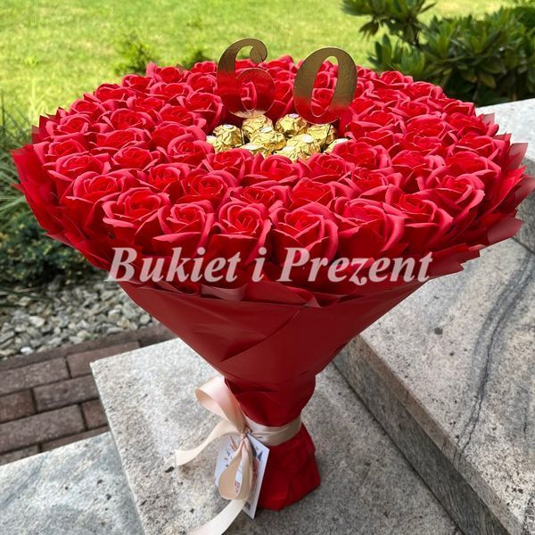 Zestaw prezentowy ze słodyczy Ferrero Rocher 14 szt i mydlane wieczne r&oacute;że 60 szt, czerwony bgs038 (60 r&oacute;ż / f37) czerwony zdjęcie