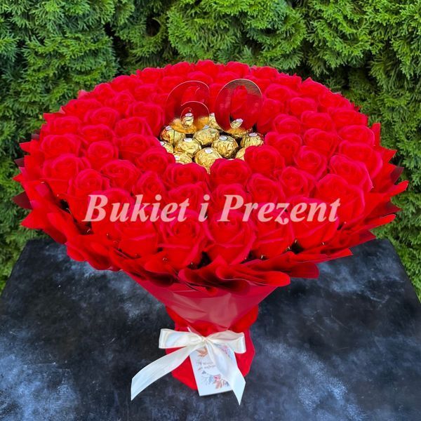 Zestaw prezentowy ze słodyczy Ferrero Rocher 14 szt i mydlane wieczne r&oacute;że 60 szt, czerwony bgs038 (60 r&oacute;ż / f37) czerwony zdjęcie