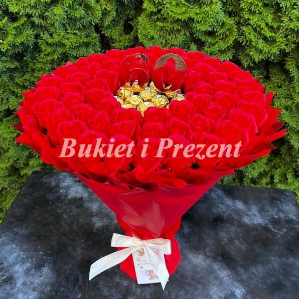 Zestaw prezentowy ze słodyczy Ferrero Rocher 14 szt i mydlane wieczne r&oacute;że 60 szt, czerwony bgs038 (60 r&oacute;ż / f37) czerwony zdjęcie