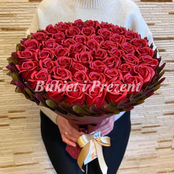 Prezent na 50 Urodziny lub Rocznicę Ślubu, Imeniny, Ślub, Wesele. Bukiet mydlany kwiaty mydlane r&oacute;że 50 szt.  bg005 F33 50r&oacute;ż winna czerwien zdjęcie