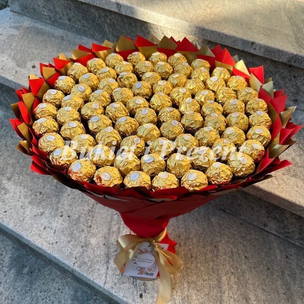 Подарочный набор &ndash; букет из сладостей Ferrero Rocher 90 шт, красно-золотой bgs045 czerwony F37 90 фото